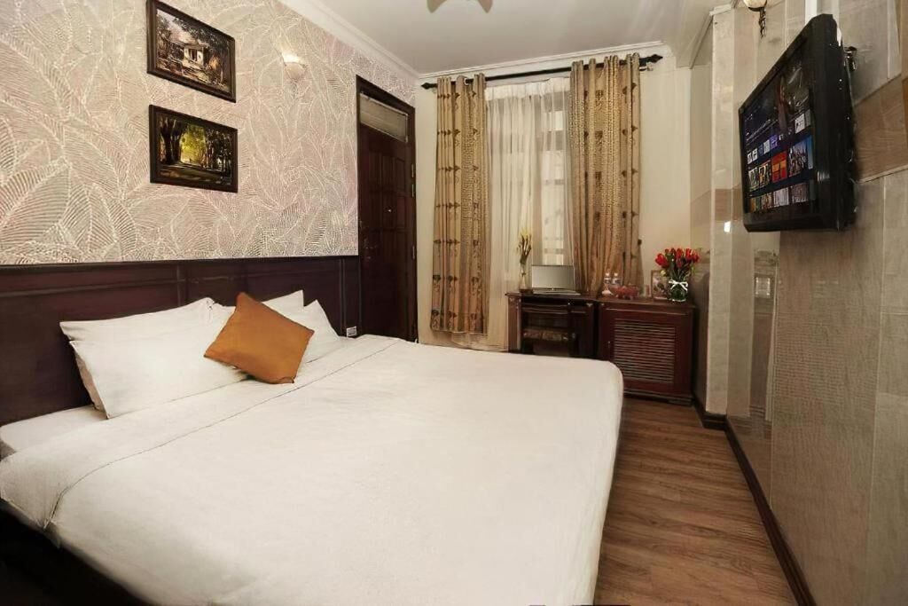 Superior Double Room | In-room safe, soundproofing, iron/ironing board, free WiFi