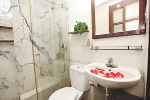 Superior Double or Twin Room, Patio, Courtyard View | Bathroom | Slippers - Hanoi Golden Lotus & Spa (Hanoi)