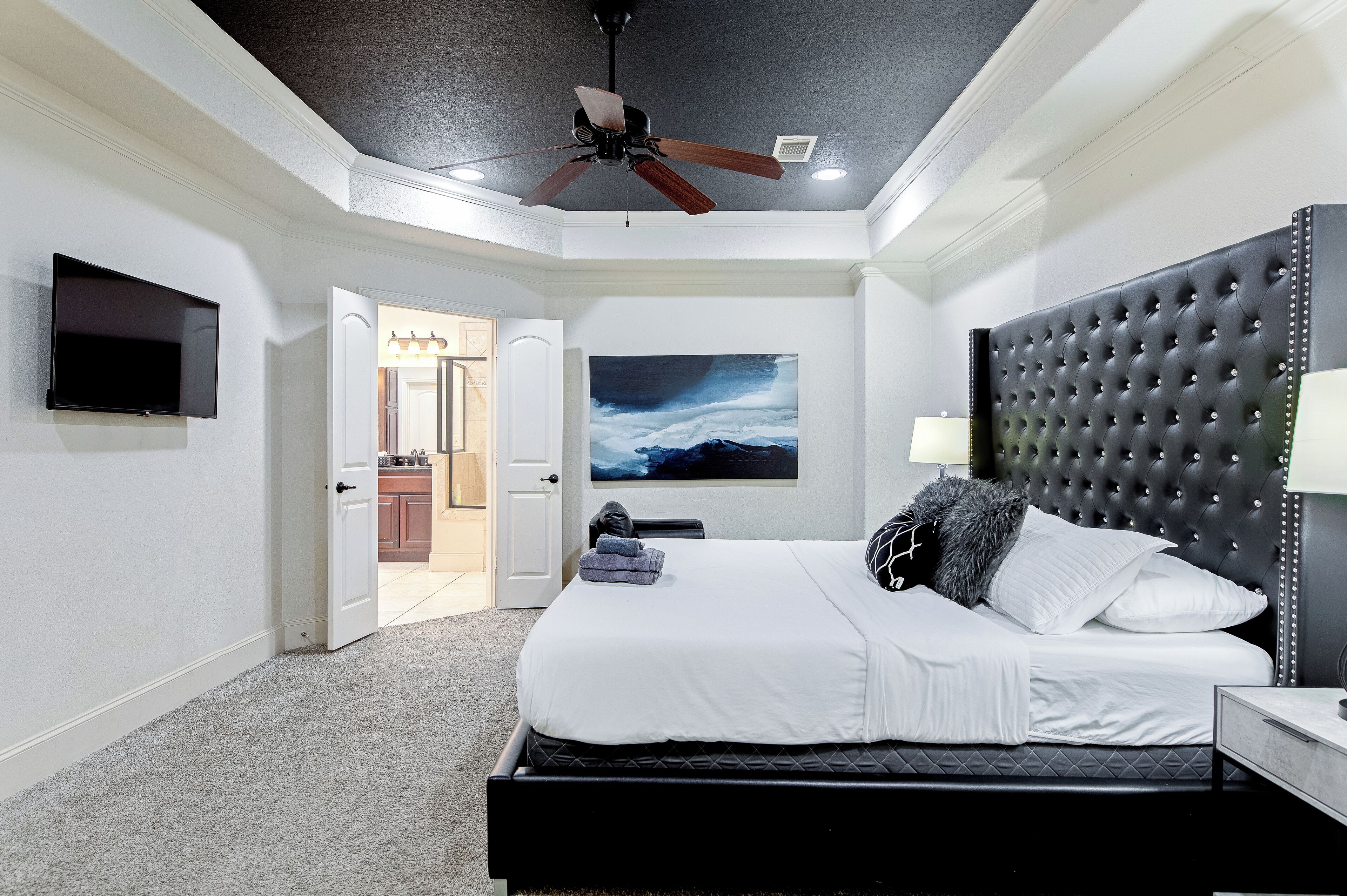 3 camere, una scrivania, ferro/asse da stiro, culla da viaggio