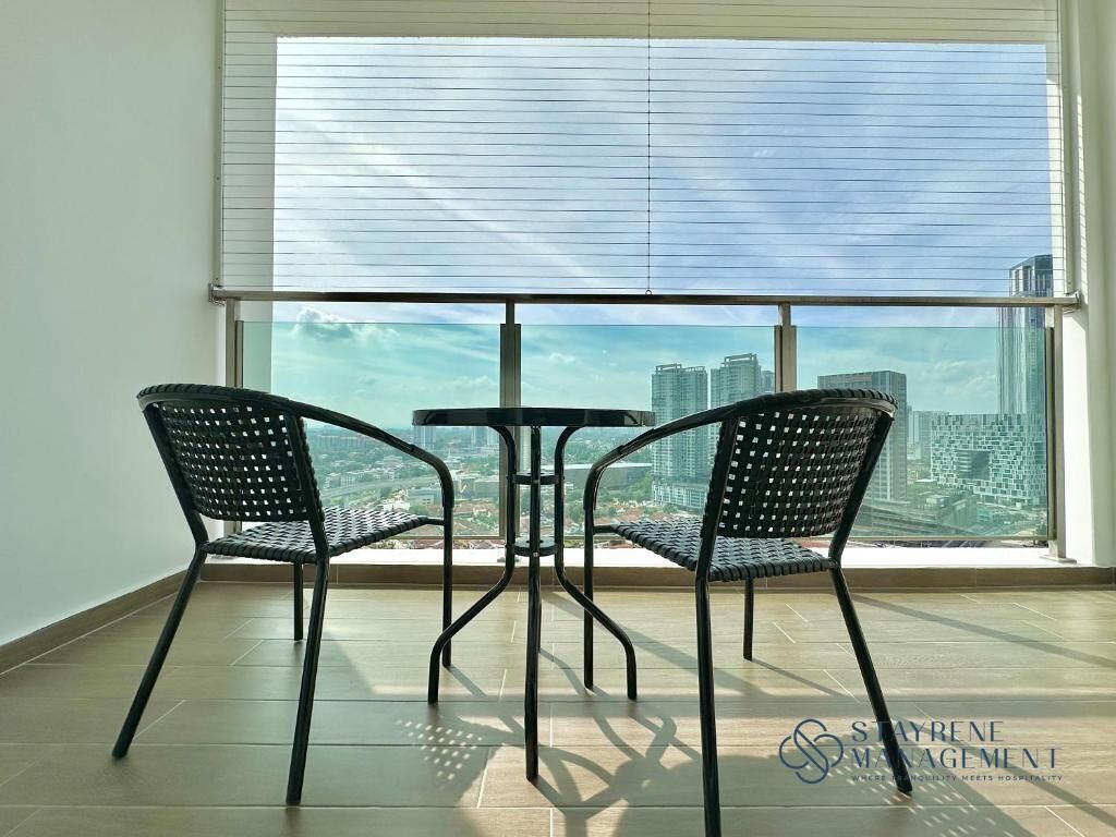 Comfort Apartment, 3 Bedrooms, Balcony, City View | Bahagian dalam