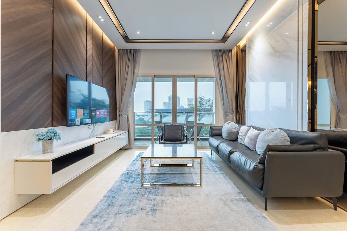 Appartement luxueux, 3 chambres, vue sur la ville | Aire de séjour | Téléviseur à écran plat