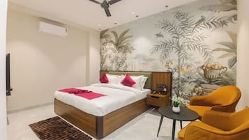 Escritorio y espacio para trabajar con laptop