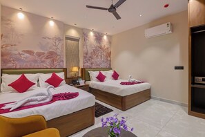 Desk, laptop workspace, iron/ironing board, free WiFi - Golden Pearl Infront Golden Temple Gate (Amritsar)