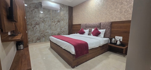 Golden Pearl Infront Golden Temple Gate