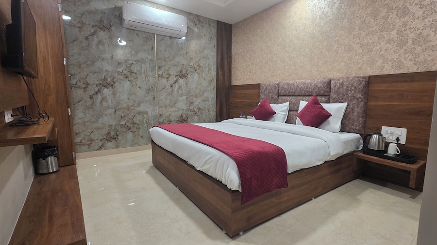 Golden Pearl Infront Golden Temple Gate