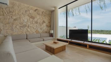 Biệt thự Deluxe, 3 phòng ngủ, hồ bơi riêng, quang cảnh hồ bơi | Khu phòng khách | Smart TV 32-inch có truyền hình kỹ thuật số