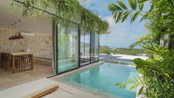 Hồ bơi ngoài trời