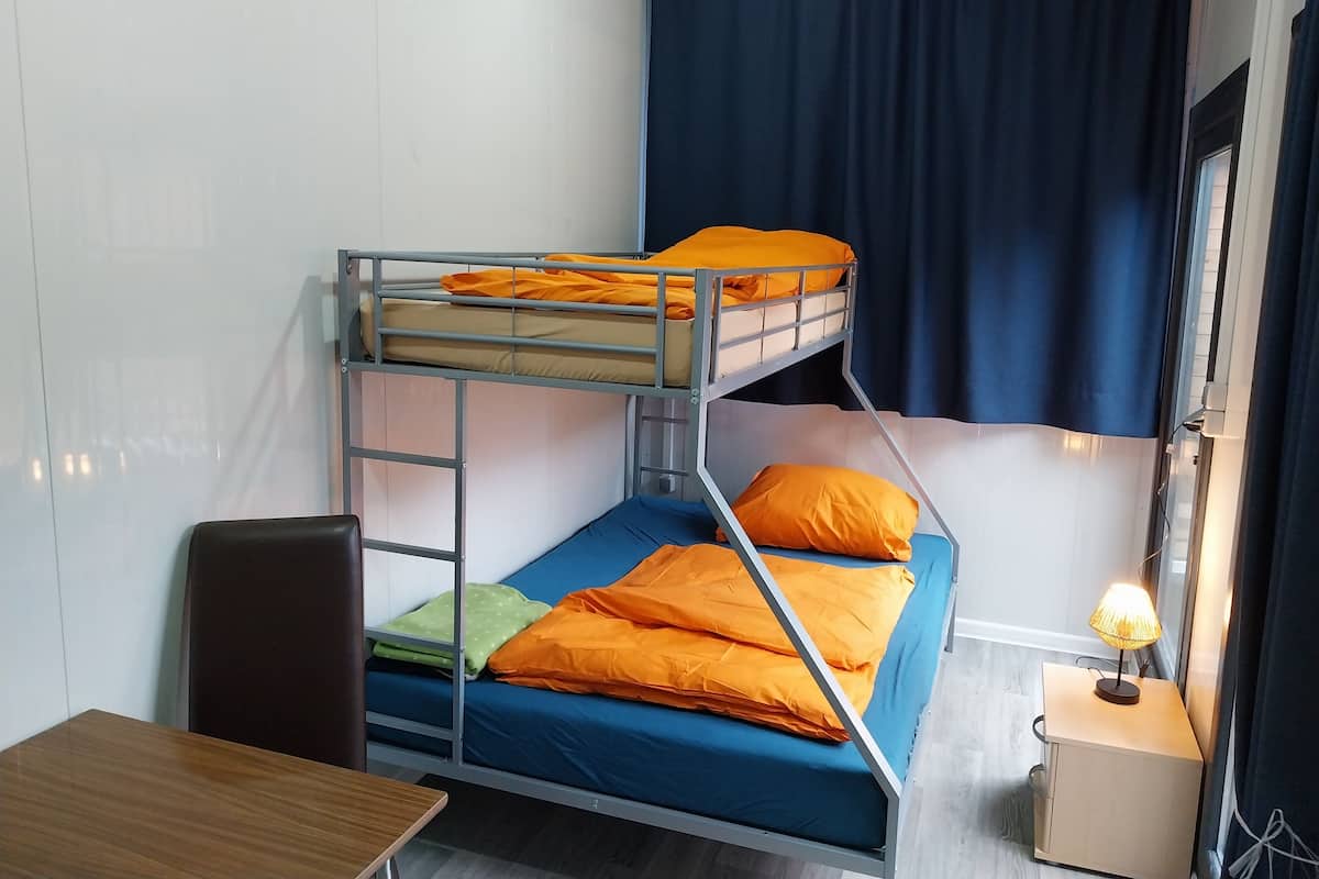 Basic Apartment | Desk, laptop workspace, free WiFi