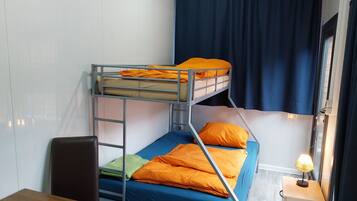 Căn hộ cơ bản | Bàn, khu vực làm việc phù hợp cho laptop