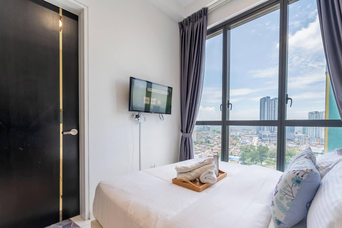 Comfort Apartment, 3 Bedrooms, City View | Individually decorated, individually furnished, blackout drapes