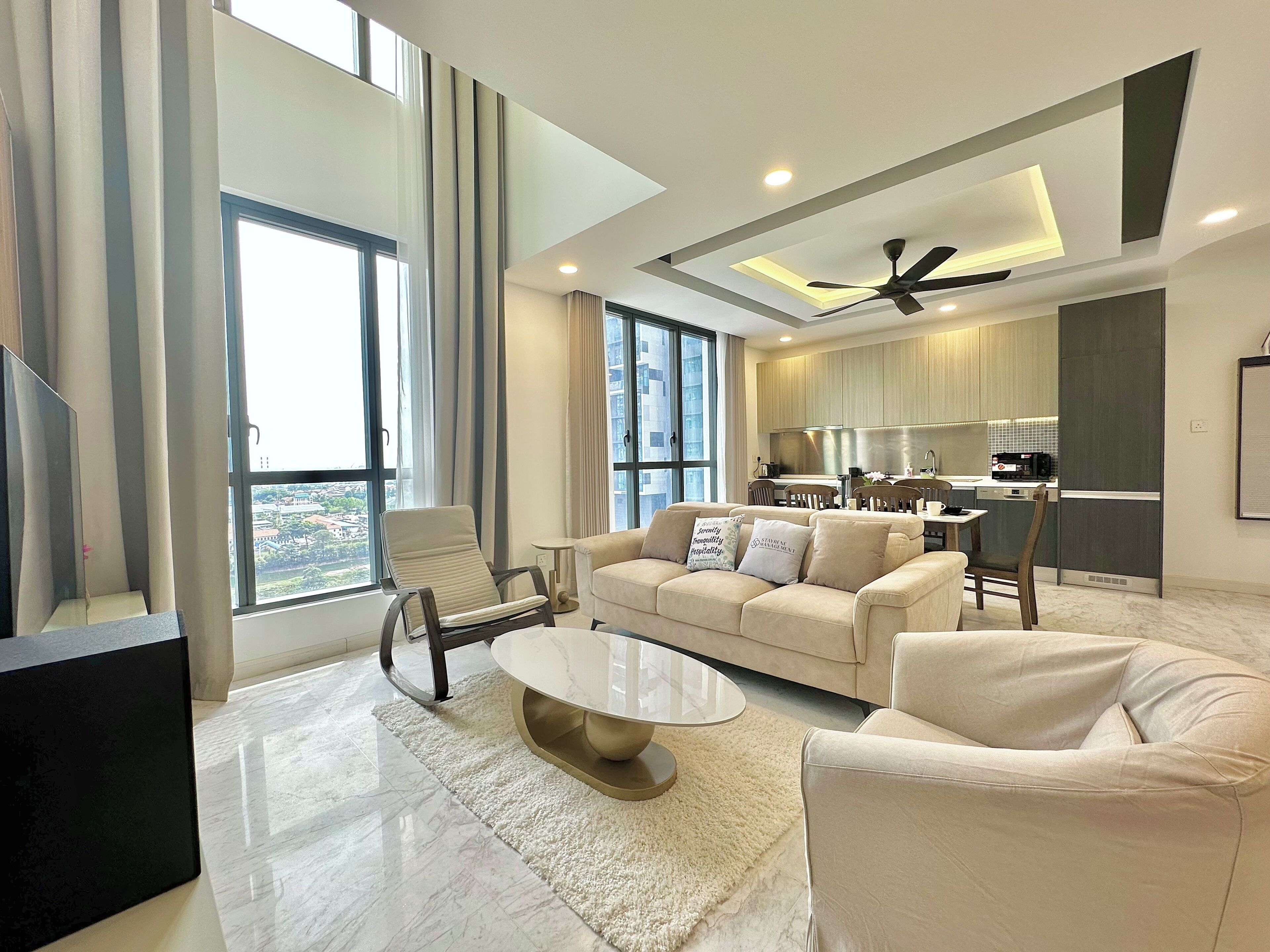 คอมฟอร์ทดูเพล็กซ์, 3 ห้องนอน, วิวเมือง | บริเวณนั่งเล่น