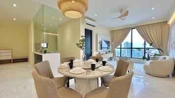 Deluxe Apartment, 3 Bedrooms, City View | Dining