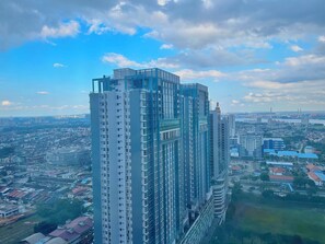A high-rise building with multiple floors, surrounded by a cityscape. - Setia Sky 88 Johor Bahru by Stayrene (Johor Bahru)