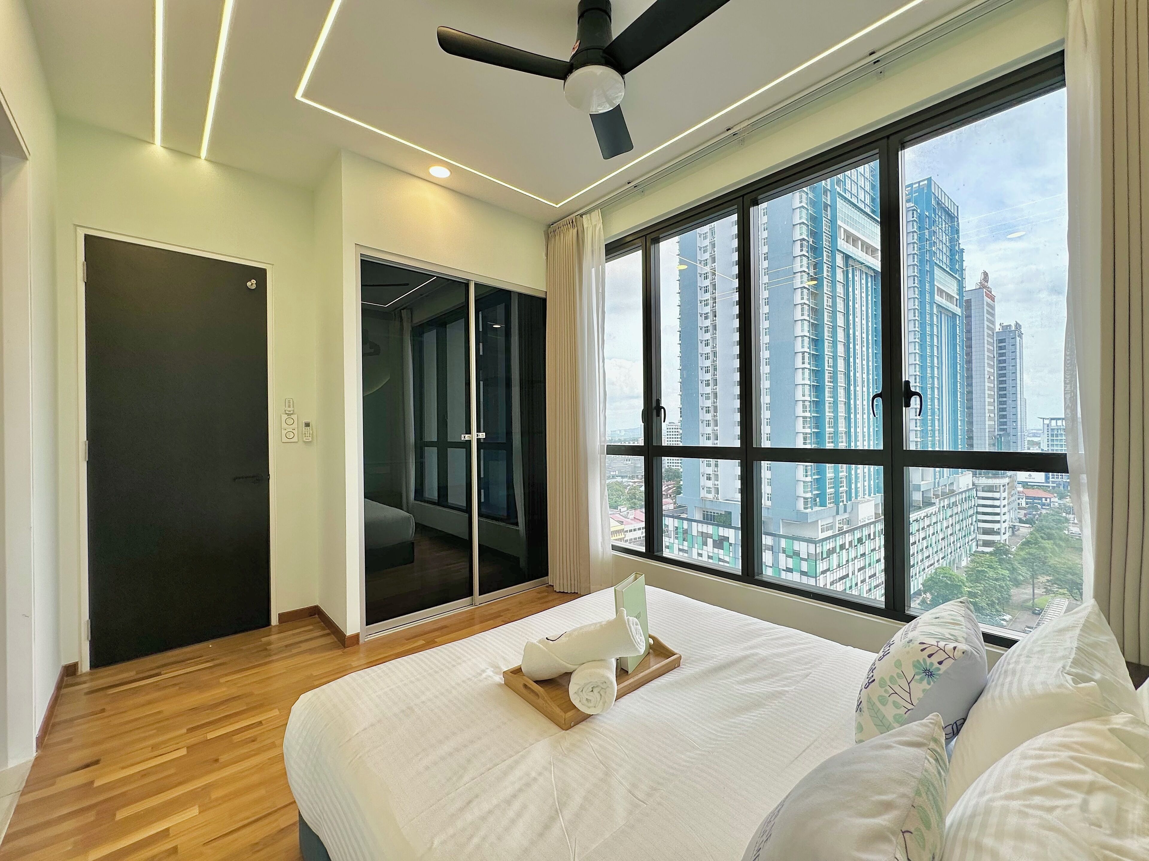 คอมฟอร์ทดูเพล็กซ์, 3 ห้องนอน, วิวเมือง | ผ้าม่านกันแสง, เตารีด/โต๊ะรีดผ้า, Wi-Fi ฟรี