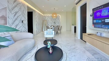 Deluxe Apartment, 3 Bedrooms, City View | Living area