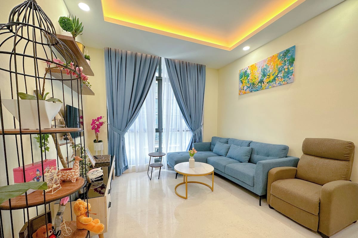 Comfort Apartment, 2 Bedrooms, Balcony, City View | Living area
