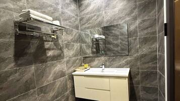 Superior Double Room, City View | Bathroom | Shower, towels, soap, shampoo