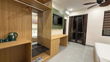 Superior Double Room, City View | Desk, free WiFi