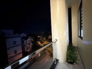 Habitación doble superior, vistas a la ciudad | Jardines del alojamiento