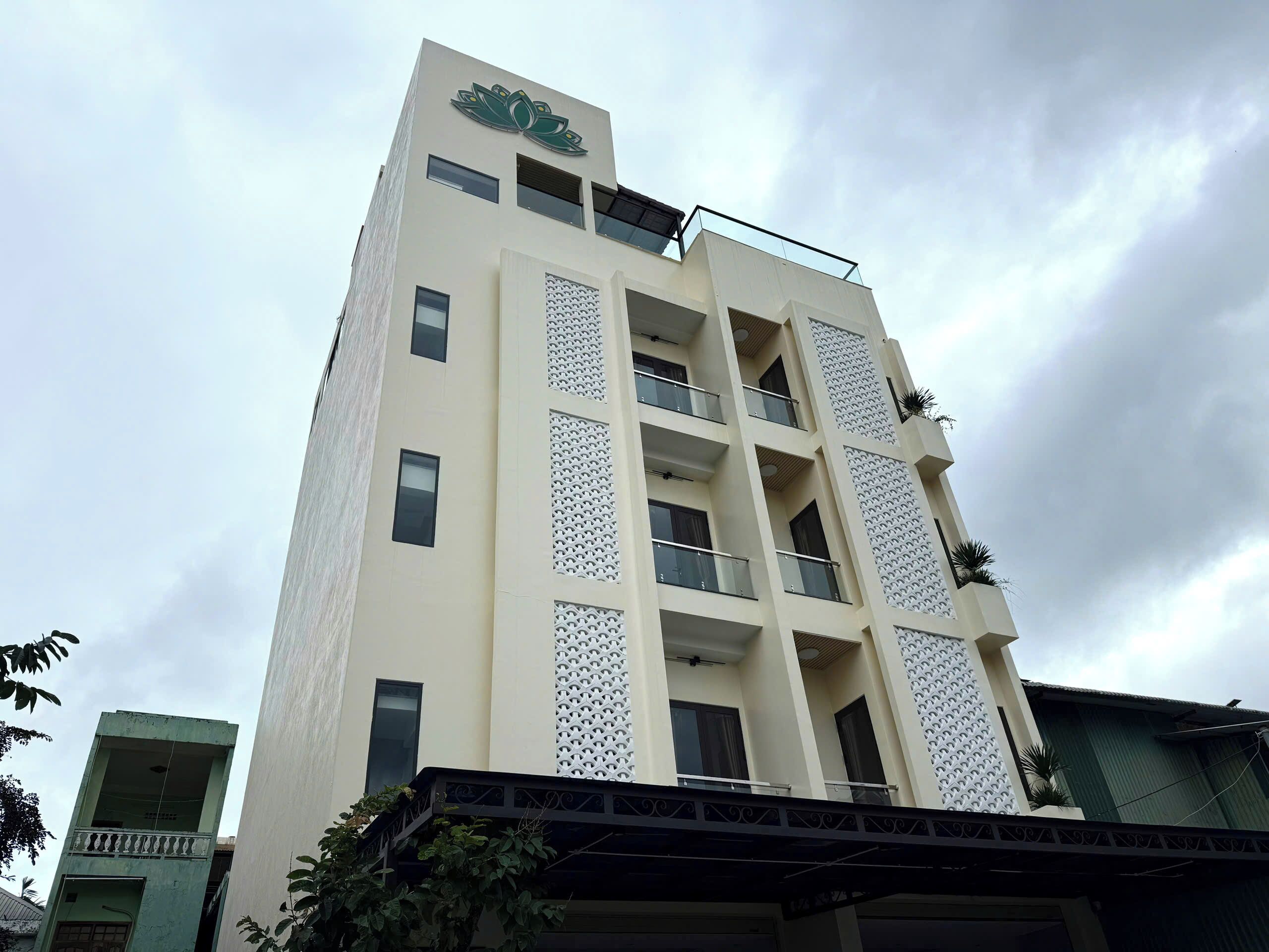 المنشأة من الخارج