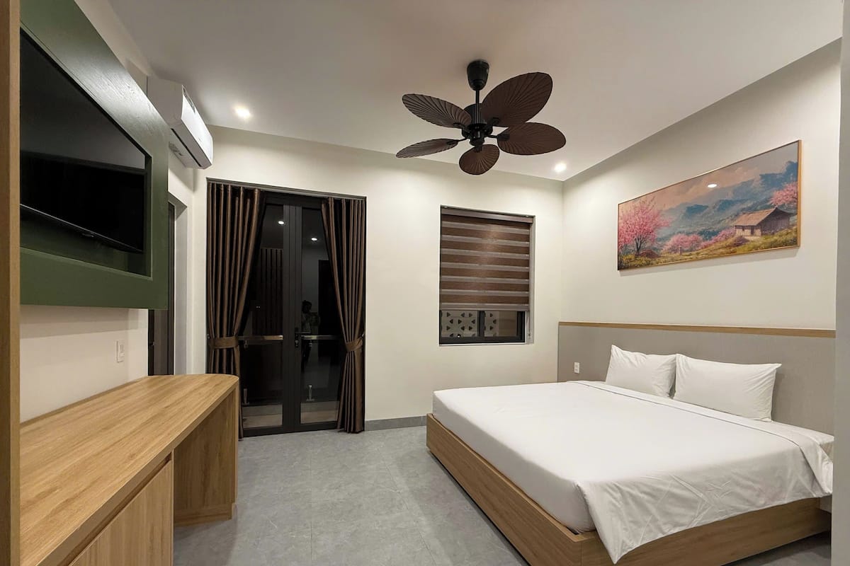 Habitación doble superior, vistas a la ciudad | Escritorio y wifi gratis