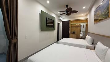 Superior Quadruple Room, City View | Desk, free WiFi