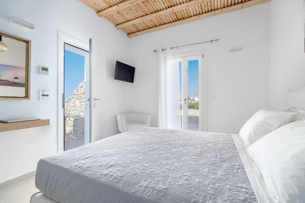 Standard Double Room | In-room safe, iron/ironing board, free WiFi