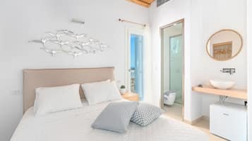 Budget Double Room | Caja de seguridad en la habitación y tabla de planchar con plancha