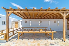 Deluxe Villa, Patio, Pool View | Teres/patio