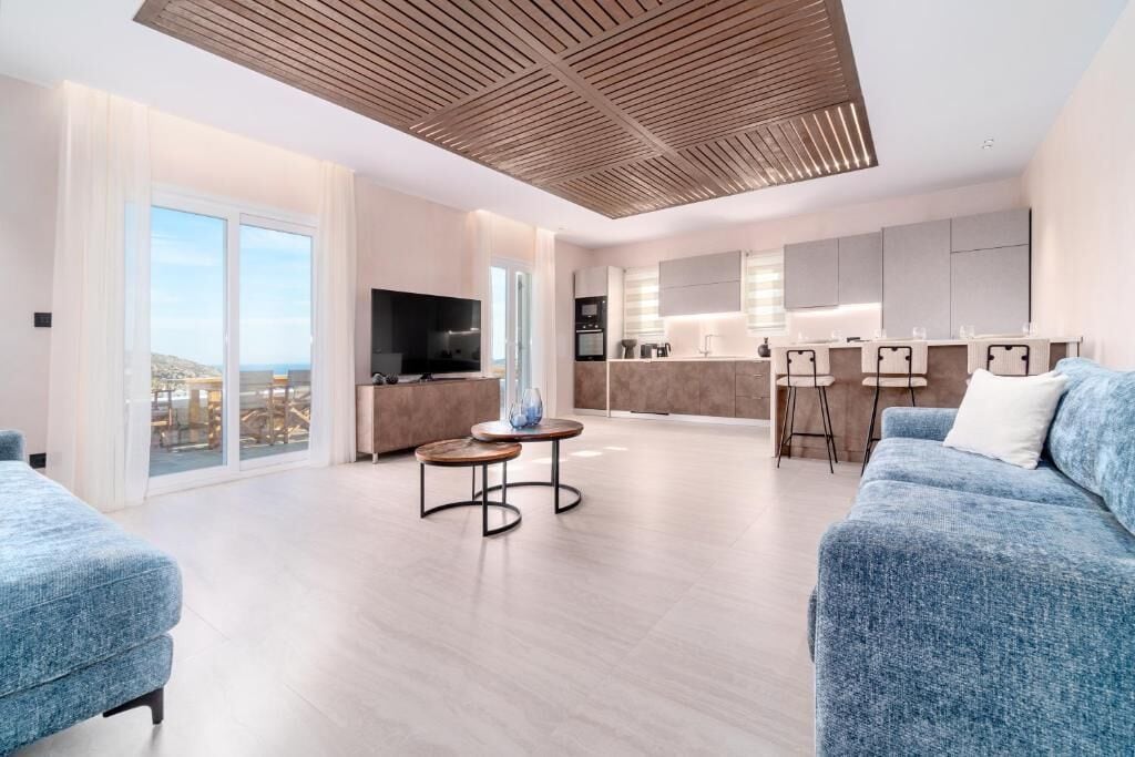 Vila luxo, varanda, vista para a piscina | Área de estar | TV