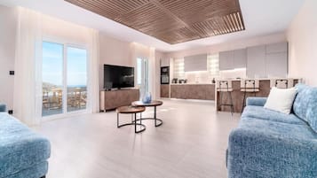 Vila luxo, varanda, vista para a piscina | Área de estar | TV