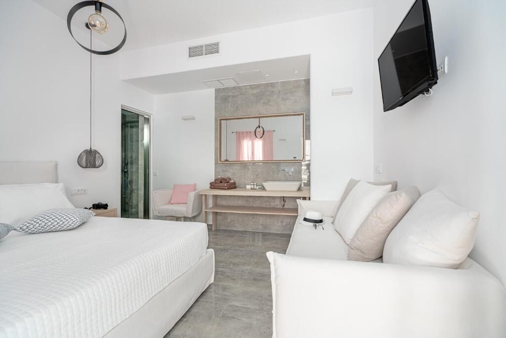 In-room safe, iron/ironing board, free WiFi