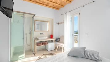 Double Room, Balcony | In-room safe, iron/ironing board, free WiFi