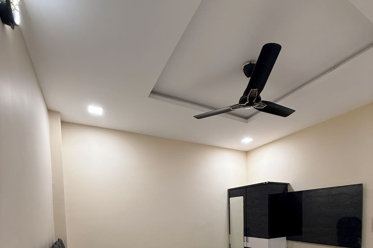 Deluxe Double Room, City View | Desk, laptop workspace, free WiFi