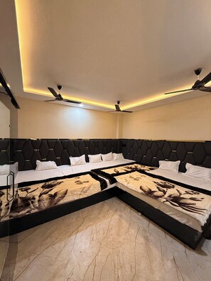 Family Studio | Desk, laptop workspace, free WiFi - hotel shivlok inn (Ujjain)