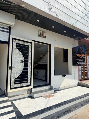 Exterior detail - hotel shivlok inn (Ujjain)