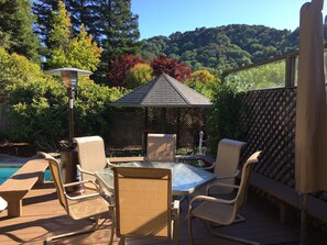 Outdoor dining - Lovely furnished private 1-bedroom/bath/den w/ separate entrance. Heated pool. (Pinole)