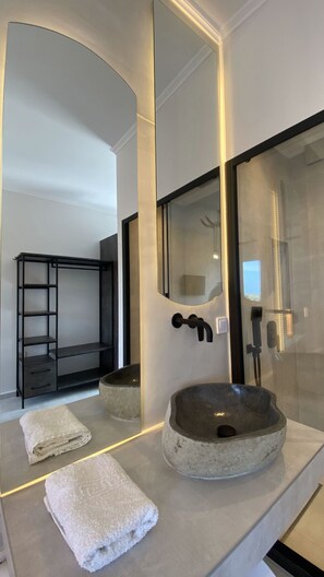 8 Schlafzimmer