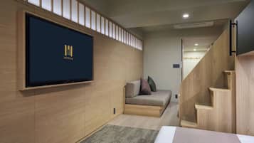 In-room safe, free WiFi, bed sheets