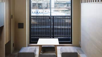 In-room safe, free WiFi, bed sheets