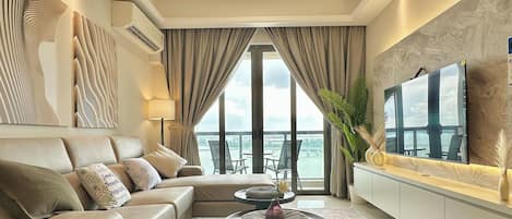 Comfort Apartment, 3 Bedrooms, Sea View | Living area