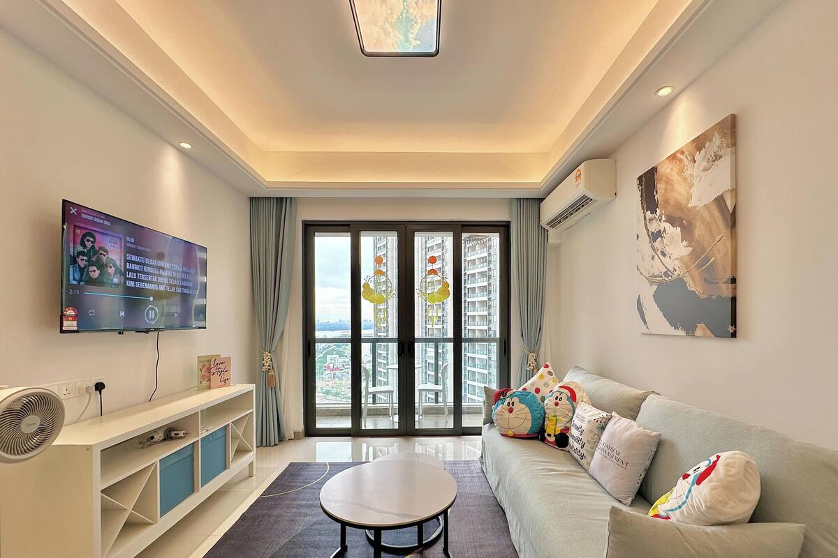 Family Apartment, 3 Bedrooms, Non Smoking | Living area | Flat-screen TV