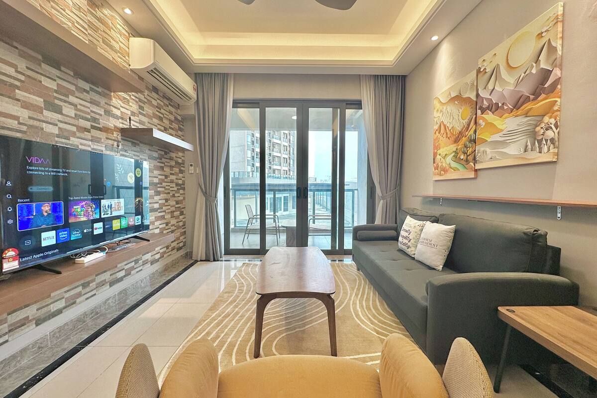 Deluxe Apartment, 2 Bedrooms, Air conditioning | Living area | Flat-screen TV