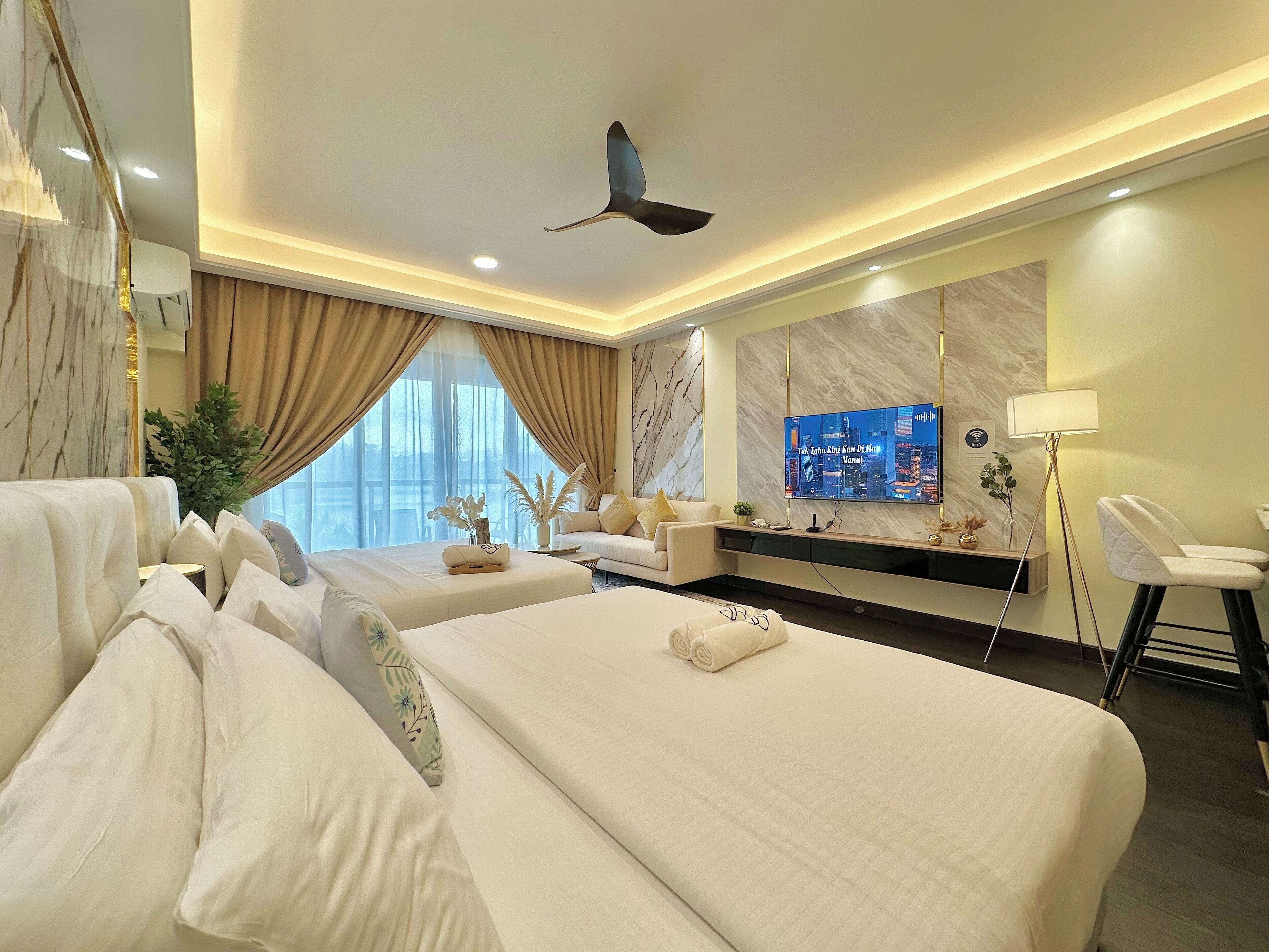 Suite estudio de lujo, balcón, vistas al mar | Cortinas opacas, tabla de planchar con plancha, wifi gratis