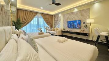 Suite estudio de lujo, balcón, vistas al mar | Cortinas opacas, tabla de planchar con plancha, wifi gratis