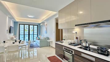 Family Apartment, 3 Bedrooms, Non Smoking | Private kitchen