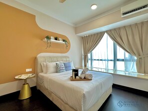 Blackout curtains, iron/ironing board, free WiFi - R&F Princess Cove Phase 2 by Stayrene (Johor Bahru)