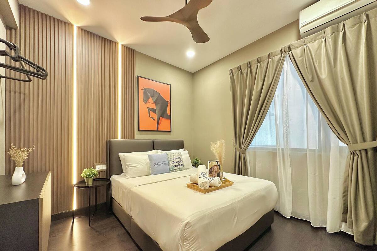 Deluxe Apartment, Multiple Beds, Sea View | Blackout curtains, iron/ironing board, free WiFi, bed sheets