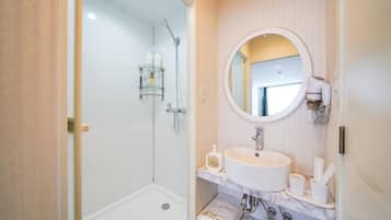 Comfort Twin Room | Bathroom | Slippers