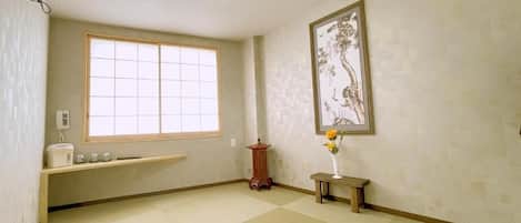 Habitación de estilo japonés, vista a la ciudad | Cortinas blackout, insonorización, wifi gratis y ropa de cama